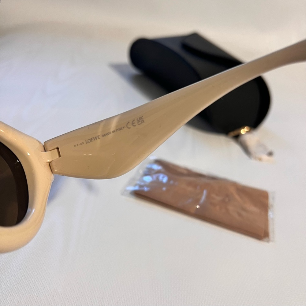 LOEWE
Inflated 46MM Cat-Eye Sunglasses - Picture 8 of 8